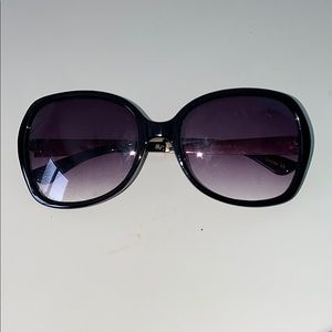 Sun glasses with cute floral design on sides